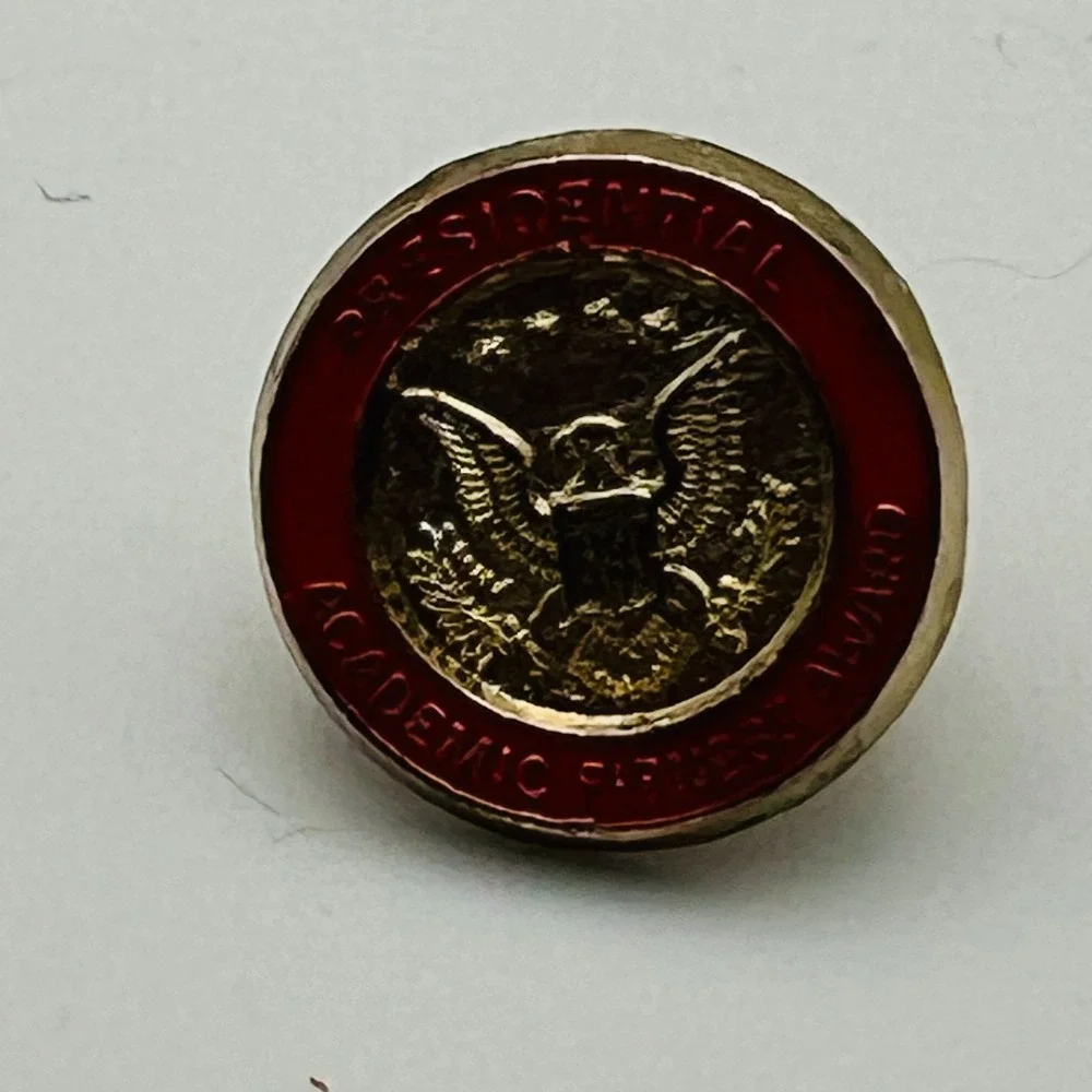 Vintage Pin US Presidential Academic Fitness Award Red‎ Enamel Lapel Tie Tack